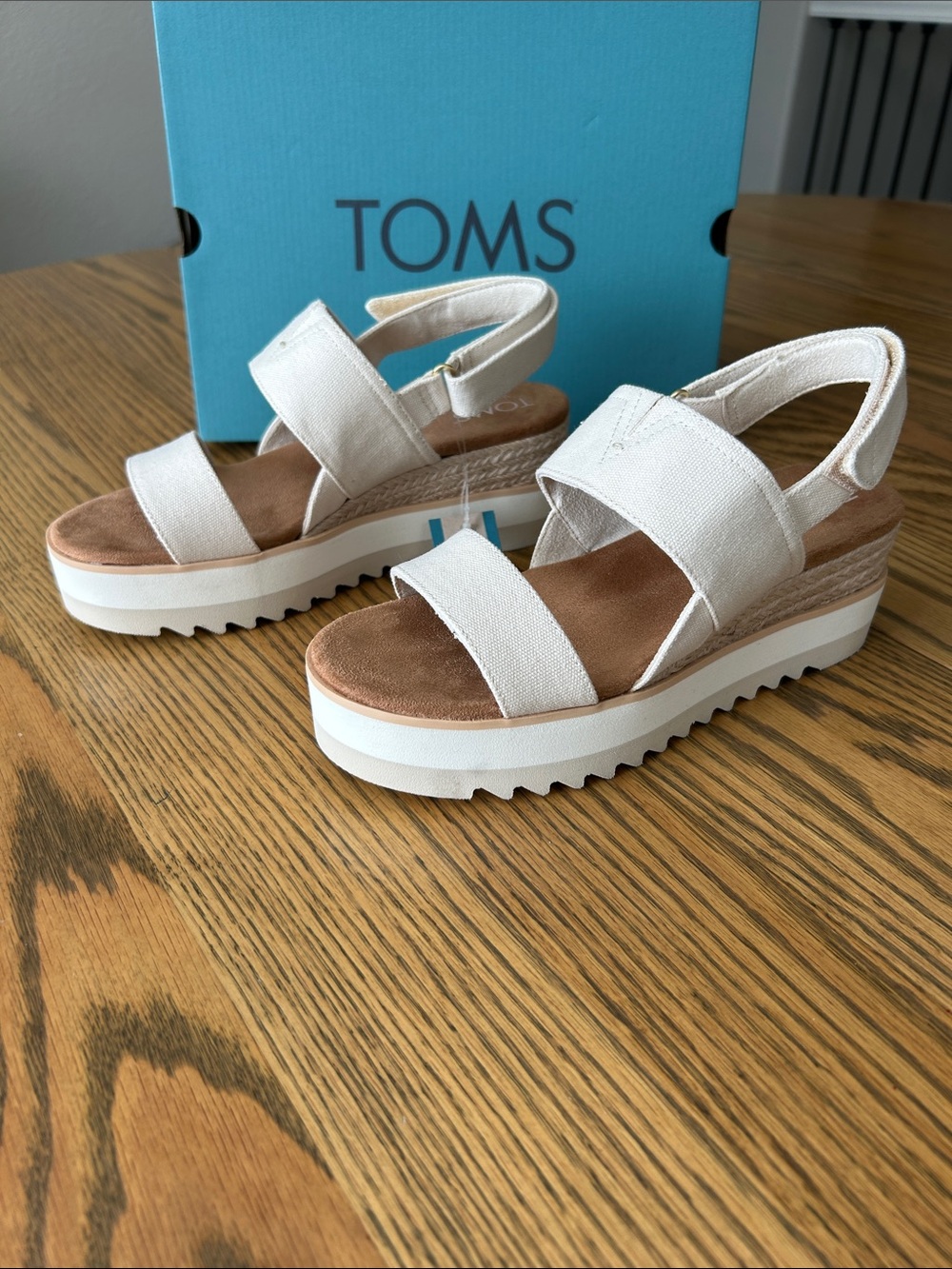 TOMS Emilia Wedge Slingback Sandals, Natural Canvas, size 6.5, NIB